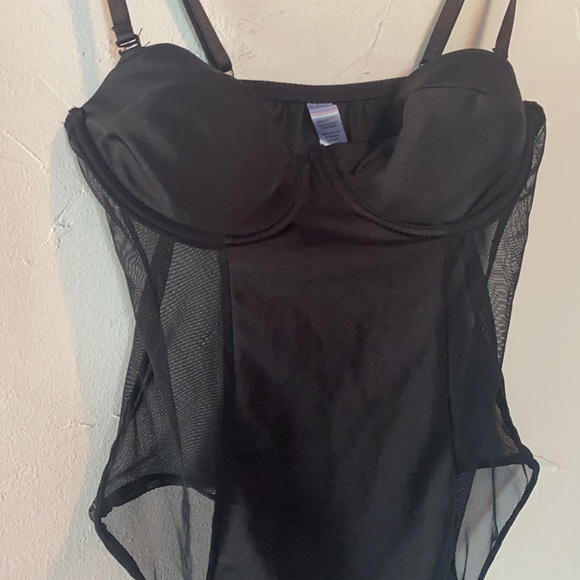 Black thong onzie with wired bra - Picture 2 of 7